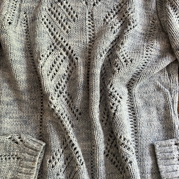 ⚡️MOVING SALE⚡️Gap knit sweater ⚡️MOVING SALE⚡️ - Picture 3 of 5